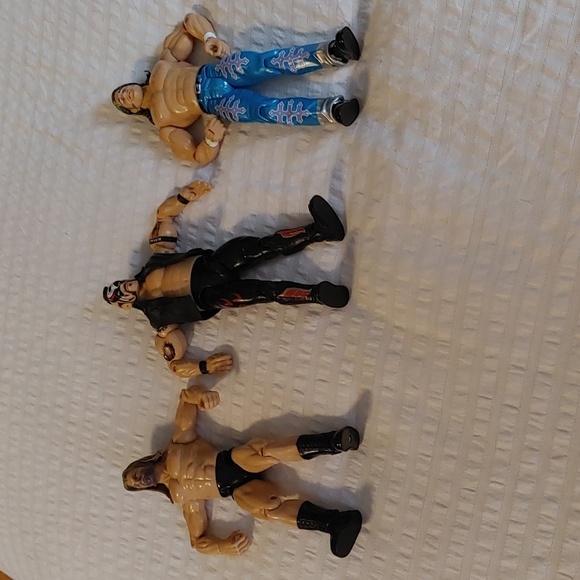 💚Lot of 3 Vintage Jakks Pacific Wrestling figures - Picture 1 of 9